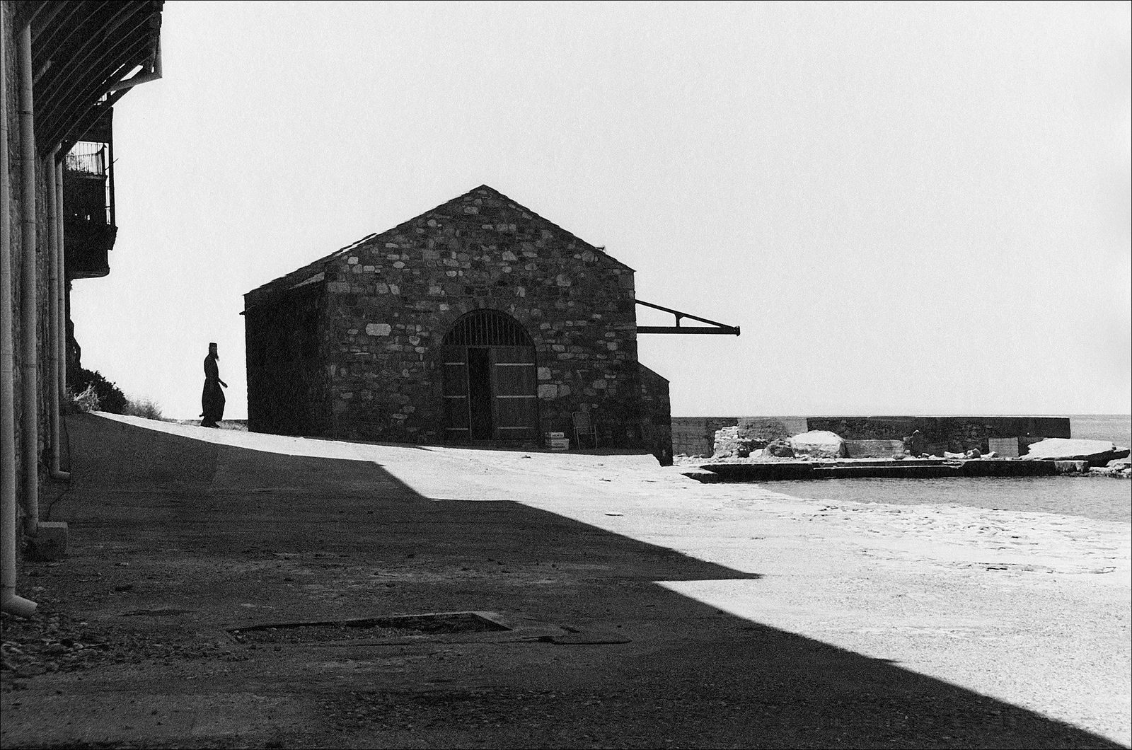 Vintage 1999. Англси Уэльс. Форт Валес Island. Защитный комплекс Stanley r. Mickelsen safeguard Complex. Храм крепость белые стены.